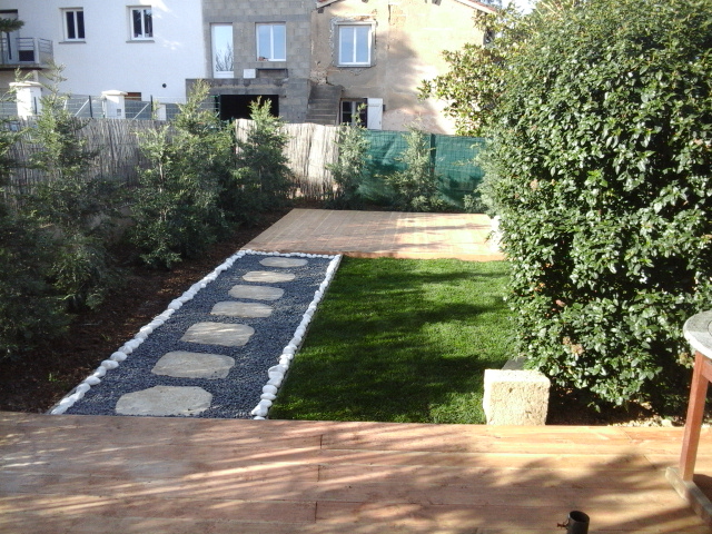 Logo de CHD, société de travaux en Décoration jardin / patio / pergola / treillage / fontaine