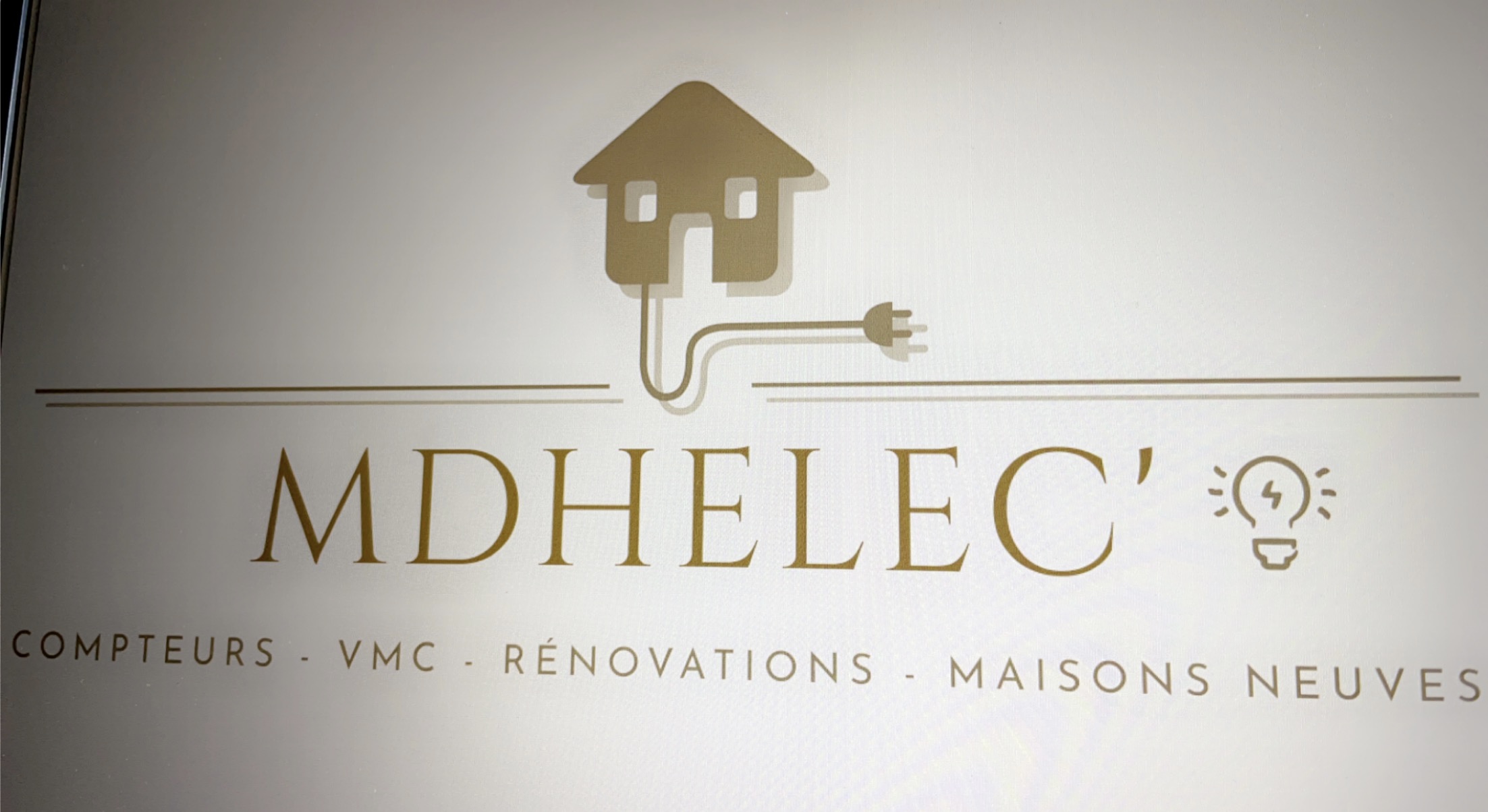 Logo de mdhelec, société de travaux en Petits travaux en électricité (rajout de prises, de luminaires ...)