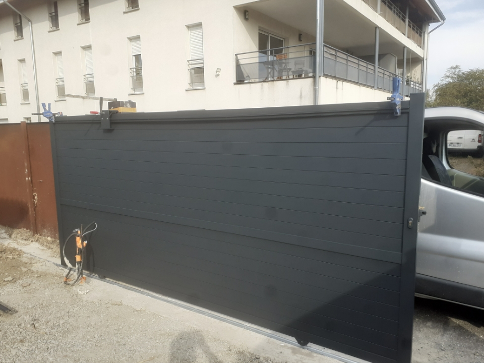 Logo de Sarl Lauranne, société de travaux en Construction, murs, cloisons, plafonds en plaques de plâtre