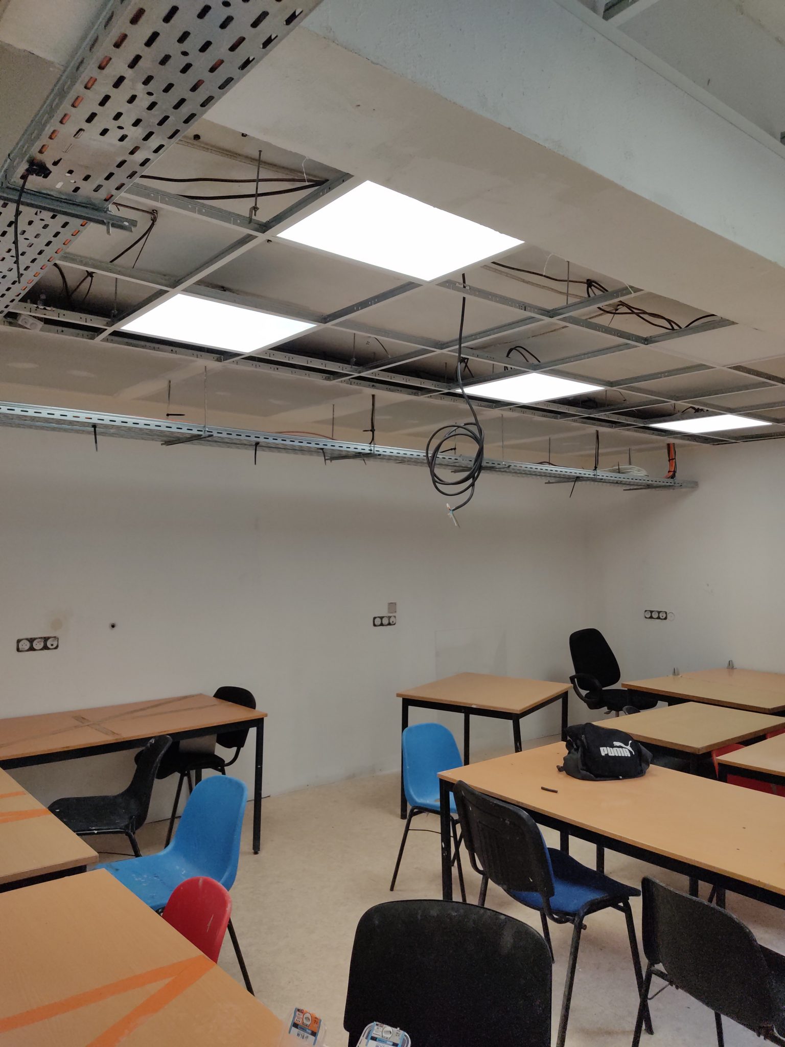Logo de Sadaoui Smail, société de travaux en Petits travaux en électricité (rajout de prises, de luminaires ...)