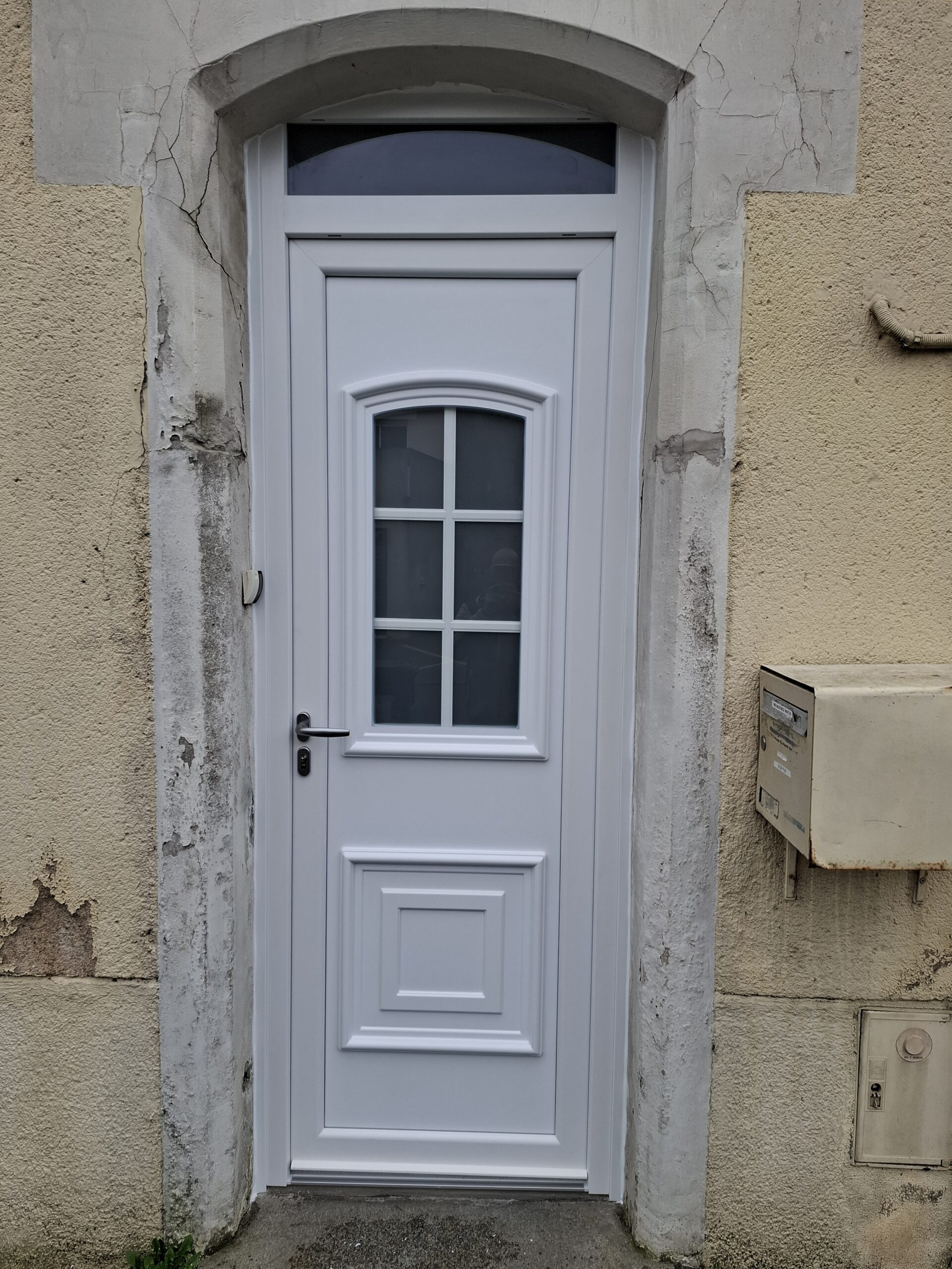 Logo de Bru Freddy, société de travaux en Fourniture et installation d'un bloc porte